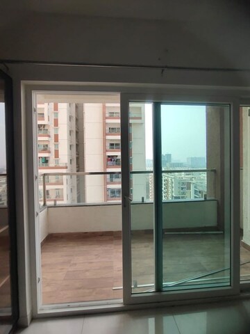 Room in 3 BHK Apartment at Honer Aquantis, Gopanpally – for Rent