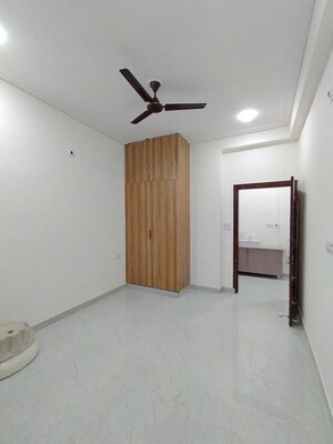 Room in 2 BHK Builder Floor at Ansal Plaza Sector-23, Sector 23 – for Rent