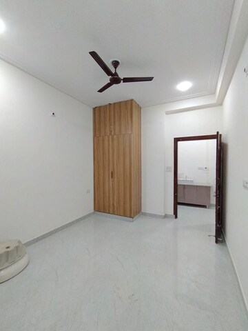 Room in 2 BHK Builder Floor at Ansal Plaza Sector-23, Sector 23 – for Rent