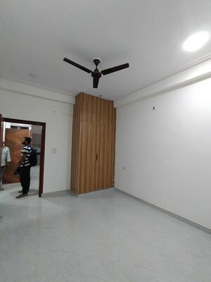 Room in 2 BHK Builder Floor at Ansal Plaza Sector-23, Sector 23 – for Rent