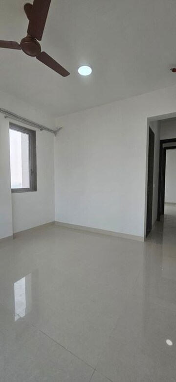 Room in 2 BHK Apartment at Sunteck City Avenue 4, Goregaon West – for Rent