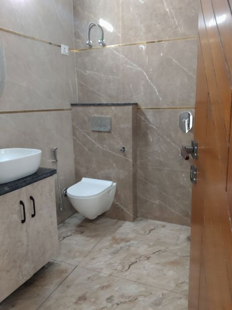 Bathroom, ansal-plaza-sector-23 4 Bedroom 2500 Sq.Ft. Builder Floor In Sector 23 Gurgaon 9963446