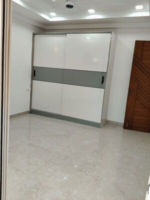 Room in 4 BHK Builder Floor at Ansal Plaza Sector-23, Sector 23 – for Rent