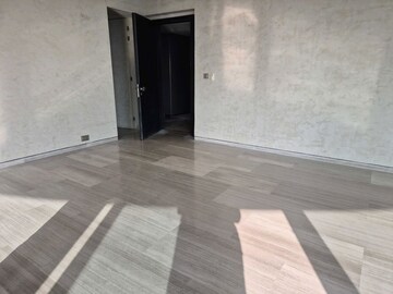 Room in 3 BHK Apartment at Lodha World Crest, Worli – for Rent