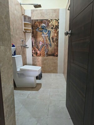 Bathroom in 1 RK Builder Floor at Ansal Plaza Sector-23, Sector 23 – for Rent