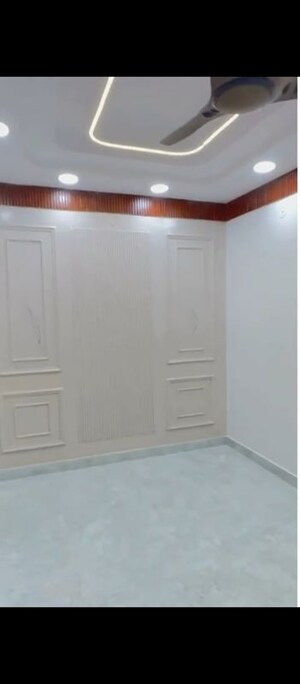 Room in 2 BHK Builder Floor at Dwarka Mor – for Sale