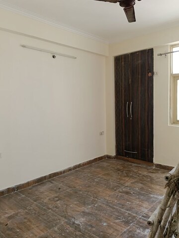 Room in 2 BHK Apartment at Ajnara Integrity, Raj Nagar Extension – for Rent