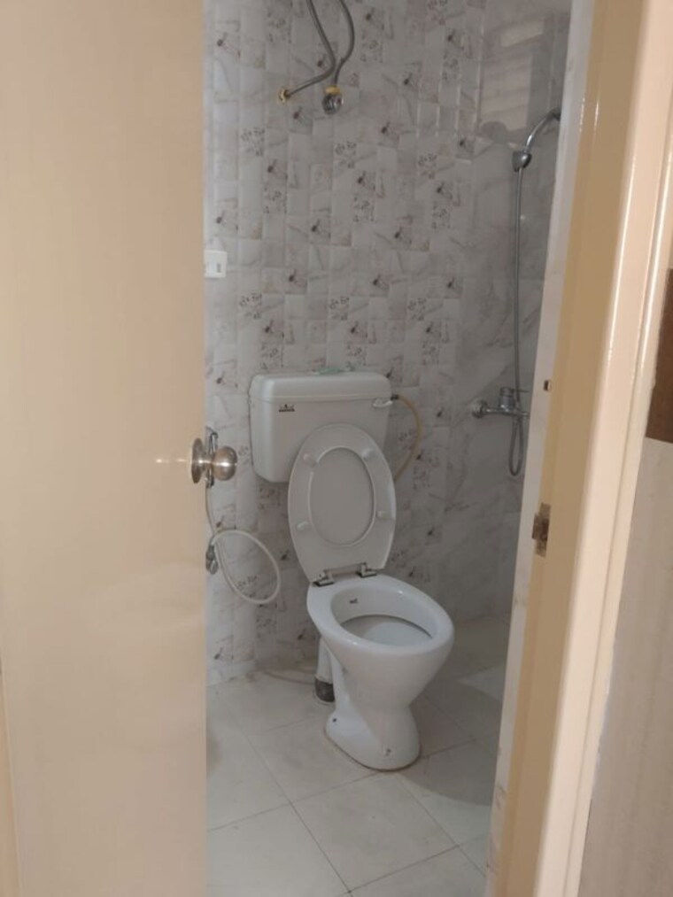 Bathroom, ds-max-stonehills 3 Bedroom 1400 Sq.Ft. Apartment In Jp Nagar Bangalore 9963476