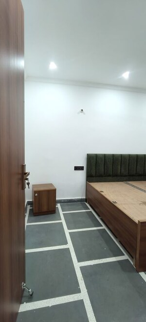 Bathroom in 1.5 BHK Builder Floor at Unitech Infospace, Sector 21 – for Rent