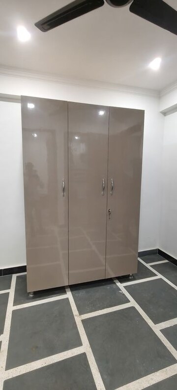 Furnished Amenities in 1.5 BHK Builder Floor at Unitech Infospace, Sector 21 – for Rent