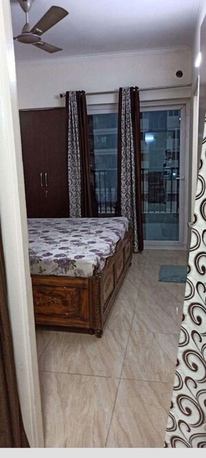 Room in 2 BHK Apartment at Gaur Atulyam, Omicron I Greater Noida – for Rent