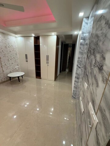 Room in 4 BHK Builder Floor at Ansal Plaza Sector-23, Sector 23 – for Rent