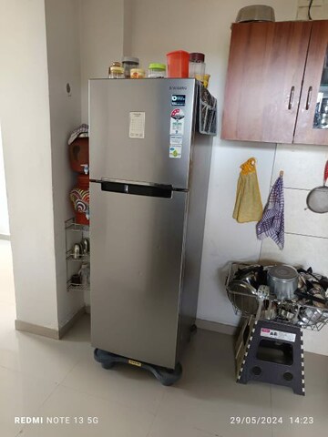 Furnished Amenities in 2 BHK Apartment at Vaishnodevi Circle – for Rent