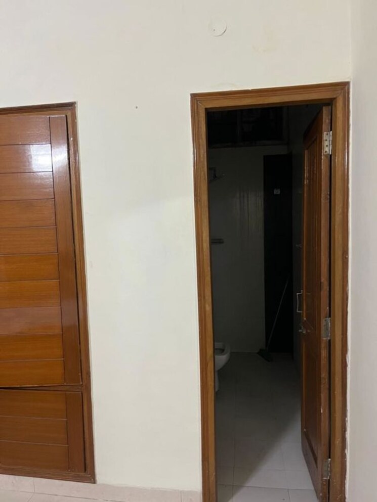 Room, sector 51 2 Bedroom 1050 Sq.Ft. Builder Floor In Sector 51 Chandigarh 9963577