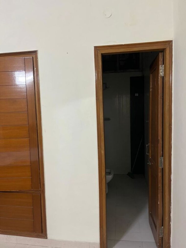 Room, sector 51 2 Bedroom 1050 Sq.Ft. Builder Floor In Sector 51 Chandigarh 9963577