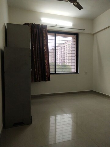 Room in 3 BHK Apartment at Nisarg Akash, Pimple Nilakh – for Rent