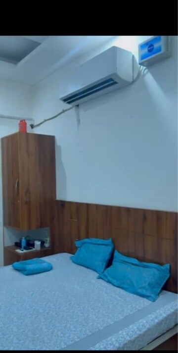 1 RK Builder Floor For Rent in Sector 43