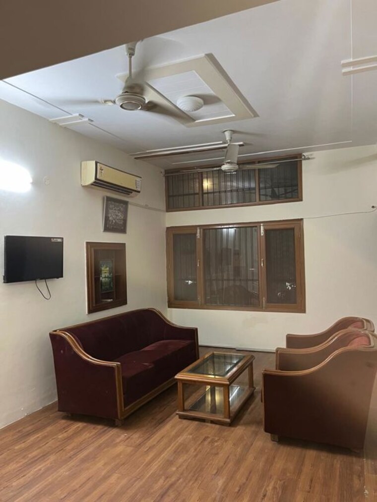 Living Room, sector 35 6+ Bedroom 528 Sq.Ft. Independent House In Sector 35 Chandigarh 9963623
