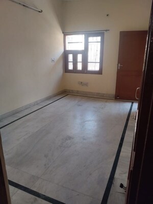 Room in 6+ BHK Independent House at Sector 35 – for Sale