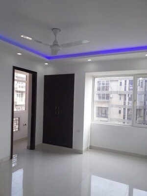 Room in 3 BHK Apartment at Sector 7 Dwarka – for Rent