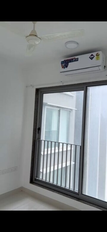 Room in 2 BHK Apartment at Sunteck City Avenue 4, Goregaon West – for Rent