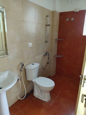 Bathroom in 2 BHK Apartment at Sushma Green vista, Ghazipur – for Sale