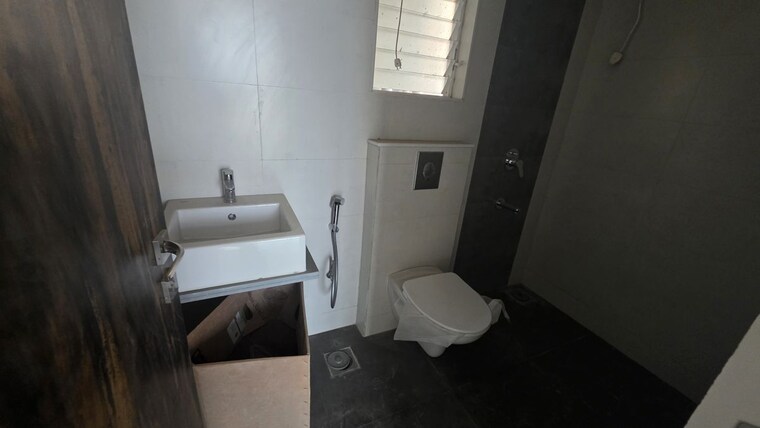Bathroom, rosa-manhattan 2 Bedroom 820 Sq.Ft. Apartment In Ghodbunder Road Thane 9963670