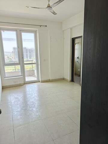 Room in 3 BHK Apartment at Indiabulls Centrum Park, Sector 103 – for Sale