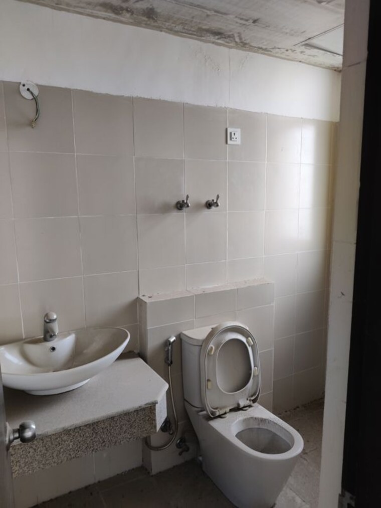 Bathroom, indiabulls-centrum-park 3 Bedroom 1900 Sq.Ft. Apartment In Sector 103 Gurgaon 9963679