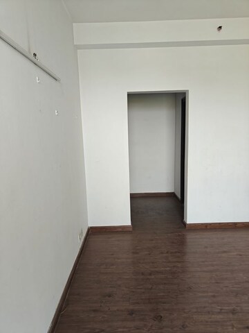 Room in 3 BHK Apartment at Indiabulls Centrum Park, Sector 103 – for Sale