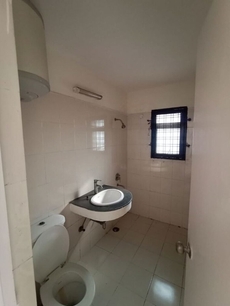 Bathroom, sare-ebony-greens 2 Bedroom 1100 Sq.Ft. Apartment In Lal Kuan Ghaziabad 9963682