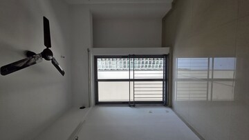 Room in 2 BHK Apartment at Kyraa Park, Balkum Pada – for Sale