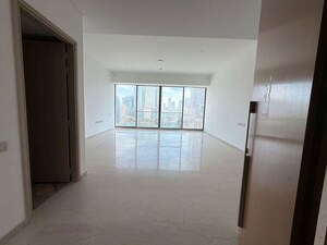 Room in 4 BHK Apartment at Rustomjee Crown, Prabhadevi – for Rent