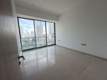 Room in 4 BHK Apartment at Rustomjee Crown, Prabhadevi – for Rent