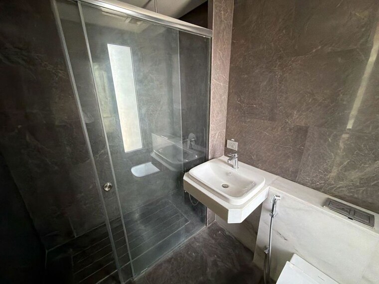 Bathroom, rustomjee-crown 4 Bedroom 2158 Sq.Ft. Apartment In Prabhadevi Mumbai 9963660