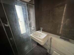 Bathroom in 4 BHK Apartment at Rustomjee Crown, Prabhadevi – for Rent