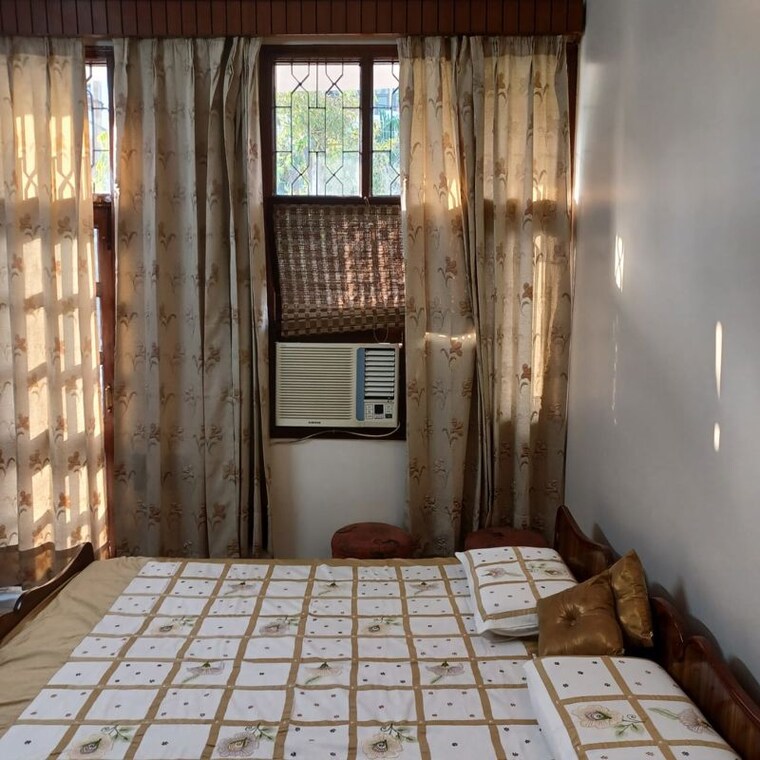 Room, sector 35 3 Bedroom 2000 Sq.Ft. Independent House In Sector 35 Chandigarh 9963710