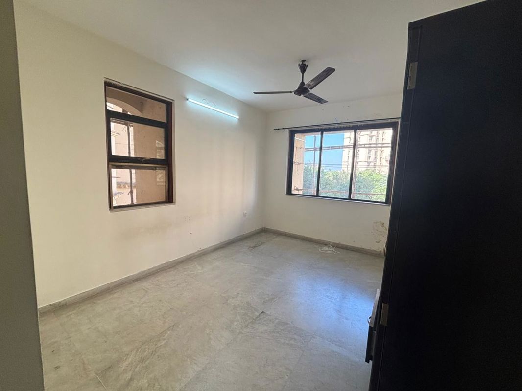 2 BHK Apartment For Rent in Lake Palace