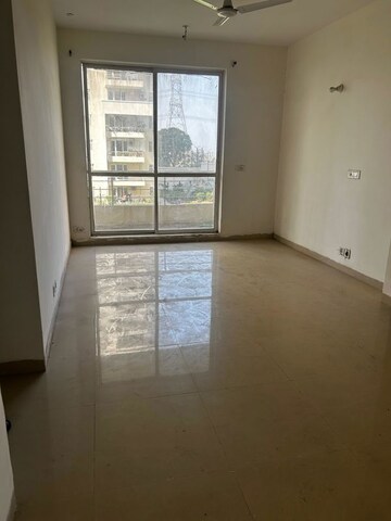 Room in 3.5 BHK Apartment at Indiabulls Centrum Park, Sector 103 – for Rent