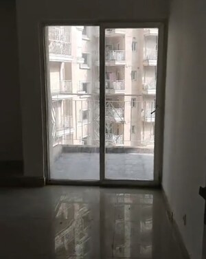 Room in 2 BHK Apartment at Omicron Iii Greater Noida – for Sale