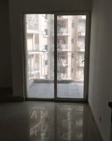 Room in 2 BHK Apartment at Omicron Iii Greater Noida – for Sale