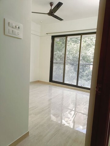 Bedroom in 2.5 BHK Apartment at Chembur – for Rent
