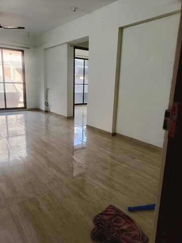 Living Room in 2.5 BHK Apartment at Chembur – for Rent