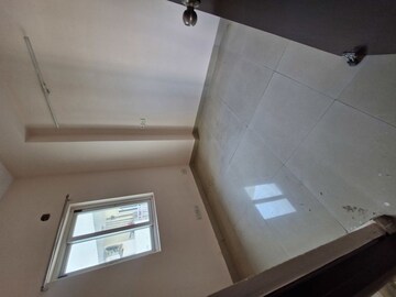 Furnished Amenities in 3 BHK Apartment at Mahagun Moderne, Sector 78 – for Sale