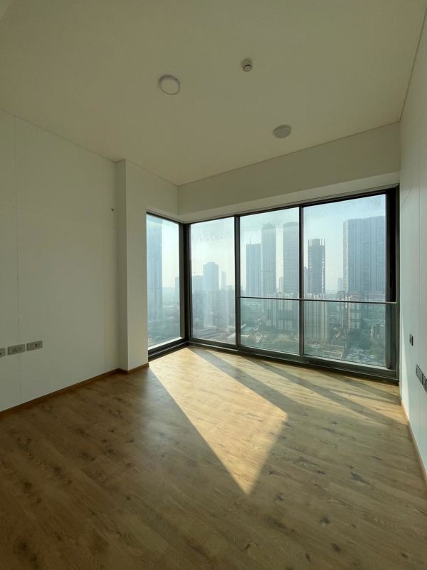 4 BHK + Pooja Room,Servant Room Apartment For Rent in Rustomjee Crown