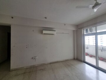 Room in 4 BHK Apartment at Parx Laureate, Sector 108 – for Rent