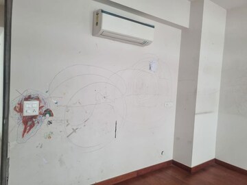 Room in 4 BHK Apartment at Parx Laureate, Sector 108 – for Rent