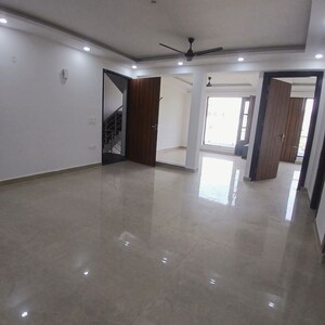 Room in 3 BHK Builder Floor at Sector 23 – for Rent