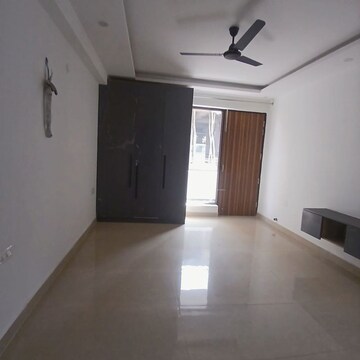 Room in 3 BHK Builder Floor at Sector 23 – for Rent