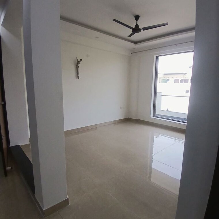 Bathroom, sector 23 3 Bedroom 1800 Sq.Ft. Builder Floor In Sector 23 Gurgaon 9963839